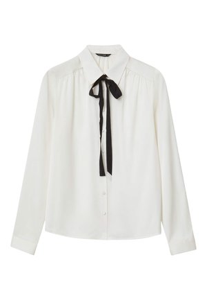 Blusa bianca a maniche lunghe con colletto, dotata di un fiocco nero al collo e chiusura con bottoni frontale. Materiale liscio con una consistenza morbida.