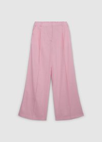 Pantalon large rose à taille haute, plis sur le devant et poches latérales. Fabriqué en tissu léger à texture lisse.