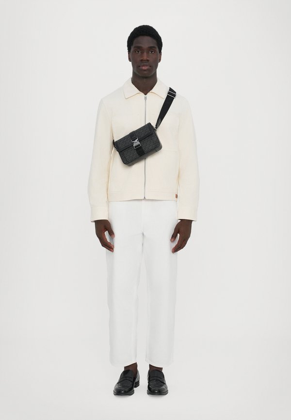 AVIATOR  - Umhängetasche