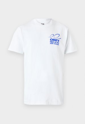 Valge puuvillane T-särk sinise graafilise tekstiga vasakul rinnal, kus on kirjas "OBEY", "blizzard" ja "NEW VISIONS", ümmarguse kaelusega disain.