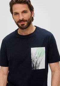 s.Oliver ARTWORK granatowy