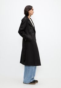 PULL&BEAR BASIC  - Trenchcoat - black