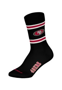 Czarna sportowa skarpeta z białymi i czerwonymi poziomymi paskami na górze, z logo i napisem San Francisco 49ers przy kostce.