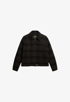 Zwarte en bruine geruite jas met een kraag, een ritssluiting aan de voorkant en twee zijzakken. Gemaakt van textiel met een structuur; heeft een cropped ontwerp en een merklabel.