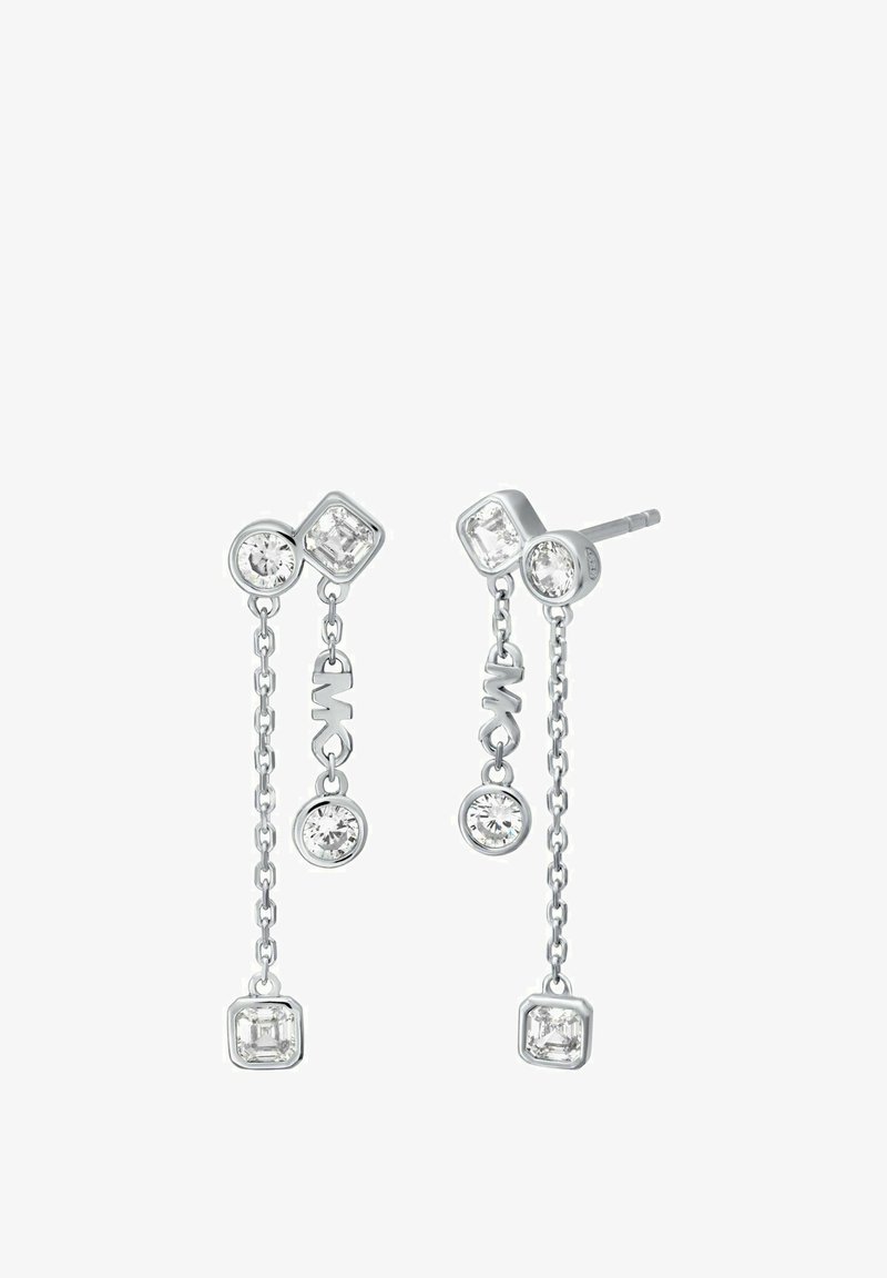Pendientes de cadena de plata con cristales transparentes cuadrados y redondos, con eslabones colgantes y un diseño moderno. Acentos radiantes y distintivos.