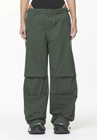 Pegador - ASKOY TOWER SKYDIVER TRACK PANTS - Stoffhose - sage green Thumbnail-Bild 1