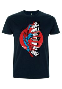 Camiseta navy con un gráfico circular rojo que presenta a Spider-Man en azul y rojo, rodeado de texto estilizado en negro y acentos blancos.