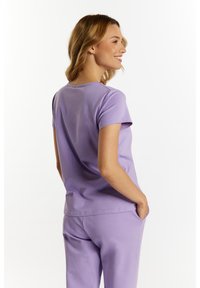 Miracle. mama and woman. GOLDEN QUEEN IZA - T-shirt basic