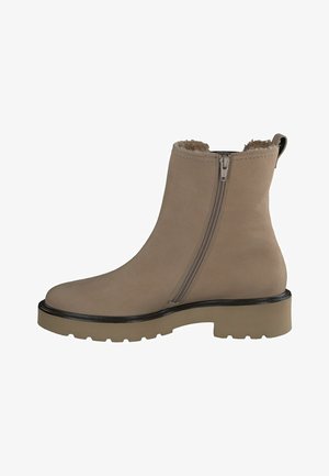 Botín beige con superficie de cuero liso, cremallera lateral, suela marrón claro y forro suave en la parte superior. Punta redondeada y plataforma texturizada.