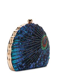 Clutch in perline con una cornice dorata a scanalature, decorato con paillettes blu e verdi disposte a ventaglio, bordi arrotondati e chiusura a gancio.