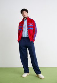 adidas Originals PINTUCK PANT - Treniņtērpa apakšdaļas - night indigo