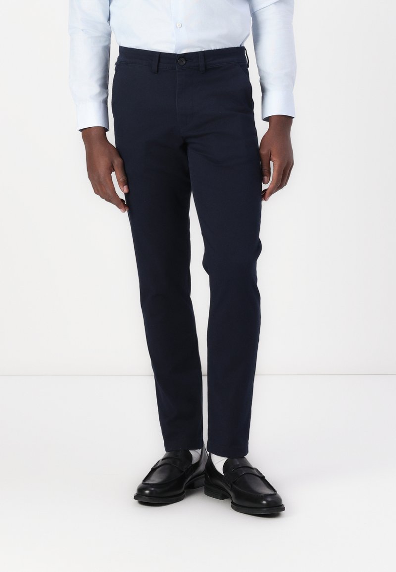 Navyblå skräddarsydda byxor i en bomullsblandning, med knappstängning, slim fit-design och mjuk textur.