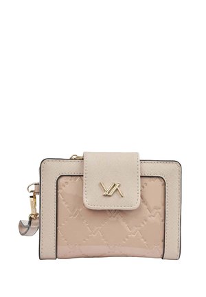 Portafoglio beige e rosa con motivo testurizzato, fermaglio con logo dorato, scomparto con zip e cinturino da polso sul lato sinistro.