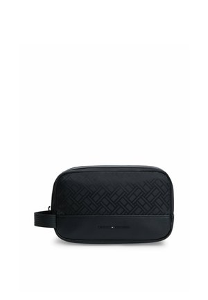 Trousse de toilette rectangulaire noire avec motif texturé, poignée latérale et petit logo Tommy Hilfiger sur le panneau inférieur avant.