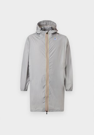 Helehall pikk vihmamantel kapuutsiga, elastsete varrukaservade ja täieliku esihõlpslukkudega, millel on tumesinised, kollased ja valged triibud.