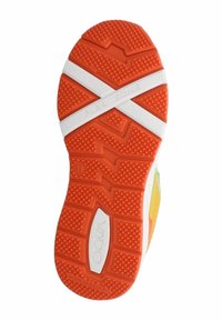 Suela de zapato con un patrón texturizado en naranja y blanco, con la marca "FLEX ZONE" visible. El diseño enfatiza la tracción y la flexibilidad.