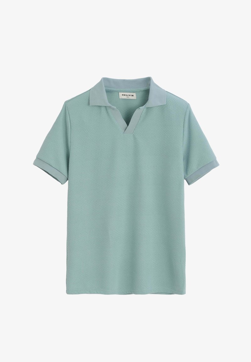 Polo en maille bleu clair à manches courtes avec col en V et poignets retournés.