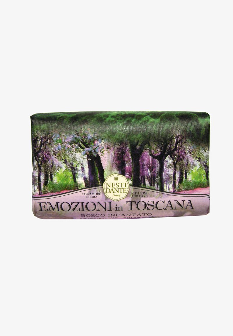 Seife von Nesti Dante mit einer malerischen toskanischen Waldszene mit lila und grünen Bäumen, beschriftet Emozioni in Toscana, Bosco Incantato.