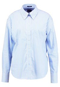 Overhemd in lichtblauw met witte verticale strepen, lange mouwen, borstzak en klassieke kraag. Gemaakt van glad katoenen stof.