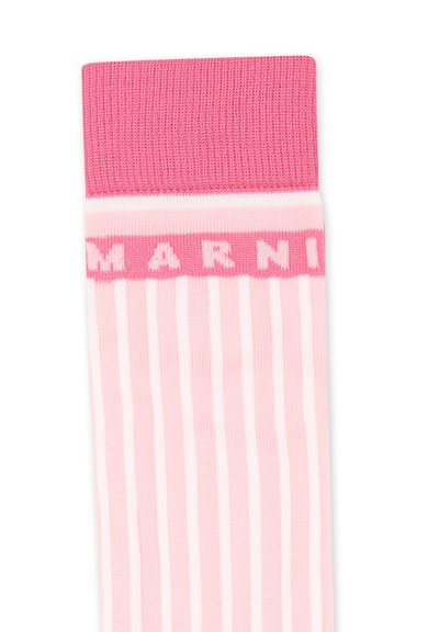 Calze rosa a coste con un bordo rosa solidale e strisce verticali bianche. Logo "Marni" stampato in rosa sul bordo. Materiale in maglia morbida.