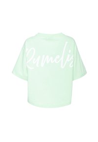 Μέντα πράσινο κοντό T-shirt με φαρδιές κοντές μανσέτες και μεγάλο λευκό χειρόγραφο κείμενο μερικώς ορατό στην πλάτη.