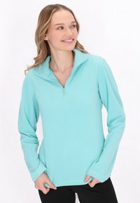 Lys blå fleece-pullover med kvart-zip krave, lange ærmer og en blød tekstur. Designet til komfort og afslappet brug.
