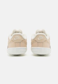 Nike Sportswear FORCE 1 CRIB UNISEX - Pirmieji vaiko batukai - sanddrift/pale ivory/sail/dark raisin