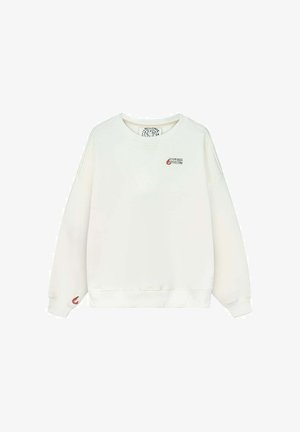 Biała bluza wykonana z organicznej bawełny, z okrągłym dekoltem, długimi rękawami oraz małym czerwonym logo na piersi i rękawie.