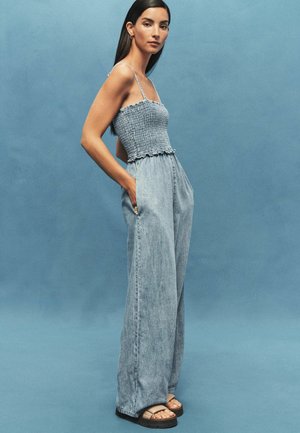 WIDE LEG - Salopetă - bleach denim