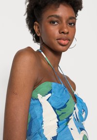 Monki 2 PACK - Top - black/artsy blue print