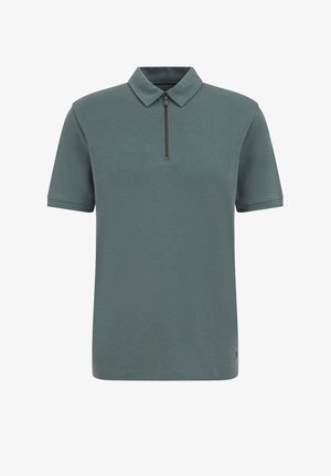 Polo de manga corta en color teal apagado, con cuello con cremallera y tejido texturizado. Detallado con un pequeño logo en el dobladillo.