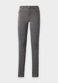 Jeans de denim gris con un ajuste Slim, cinco bolsillos, un cierre de botón de cobre y un sutil detalle de costura a lo largo de las costuras.