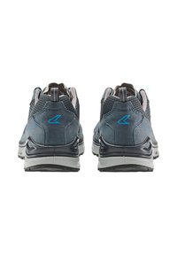 Scarpe sportive con una tomaia in mesh grigio scuro, accenti grigio chiaro e dettagli blu. Presentano una suola spessa con battistrada in gomma texturizzata per una migliore aderenza.