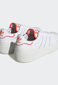 adidas Originals SUPERSTAR HER ICONS BBALL W - Sneakers laag - cloud white /solar red /core white