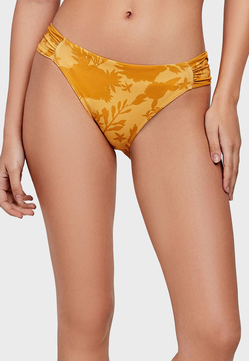 Hořčicově žluté spodní díly bikiny s květinovým vzorem, s nařasenými postranními detaily a nízkým střihem, vyrobené z pružné a hladké tkaniny.