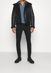 Jack & Jones Vaqueros pitillo - black denim