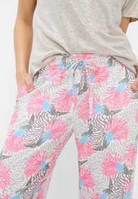 Luftige Hosen mit einem weißen Hintergrund und abstrakten Mustern in Pink, Blau und Grau. Elastischer Taillenbund mit verstellbarem Kordelzug und Seitentaschen.