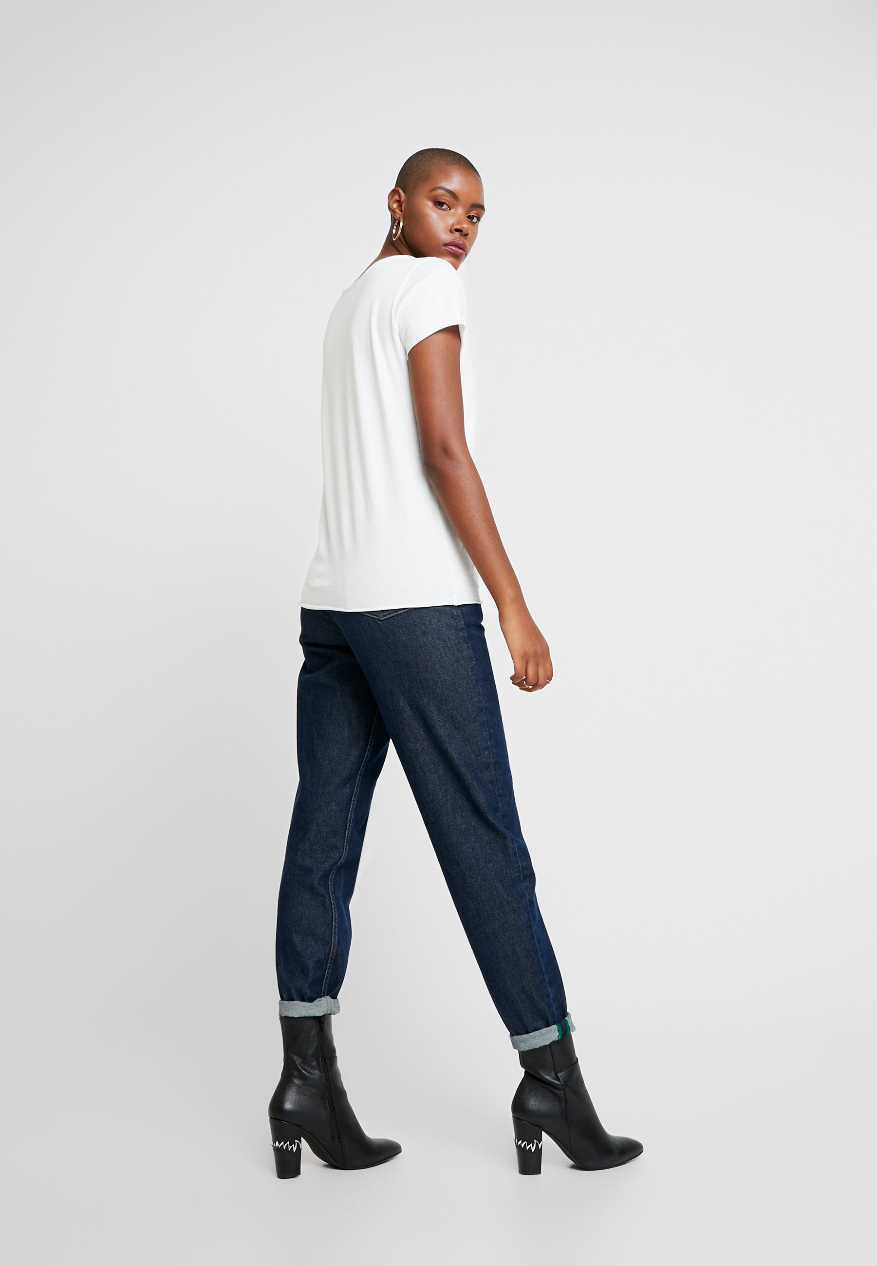 AllSaints EMELYN TONIC TEE T shirts chalk whitehvit AllSaints EMELYN TONIC TEE - T-shirts - chalk white
