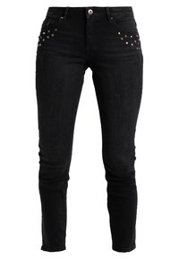 Svarta tajta jeans i denim, med dekorativa nitar på framfickorna och en klassisk femficksdesign.