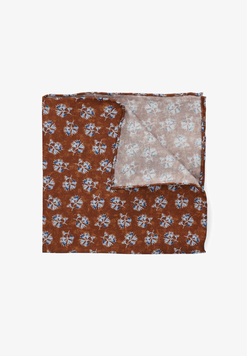Brązowy kwiatowy szalik z niebieskimi i białymi wzorami, o gładkiej teksturze. Wzór znajduje się po jednej stronie, podczas gdy odwrotna strona jest jaśniejsza.