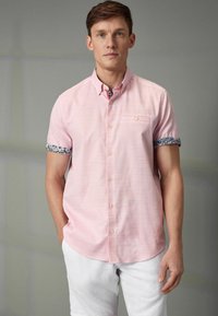 Next TEXTURED SHORT SLEEVE  - REGULAR FIT - Skjorter - pink