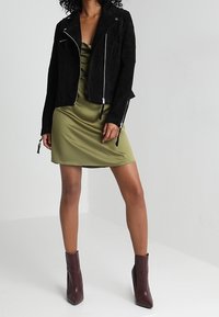 VILA Skinnjacka - black