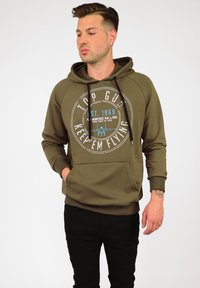 Olivgrön hoodie i bomullsblandning, med en framficka i kangaroo-stil och grafiskt tryck med blå accenter. Ribbad mudd och fåll.