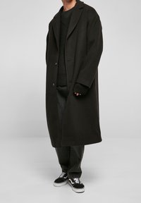 Urban Classics Abrigo clásico - black