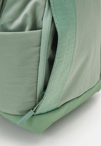 Jordan ALPHA MINI BACKPACK - Dnevni ruksak - jade smoke