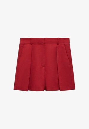 Pantaloni corti rossi su misura realizzati in tessuto leggero, con frontale piatto, due tasche laterali e un finish elegante con pieghe.