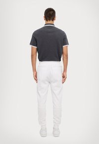 Michael Kors LOGO TAPE PANT - Träningsbyxor - white