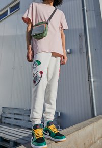 Nike Sportswear T-shirt - bas - pink