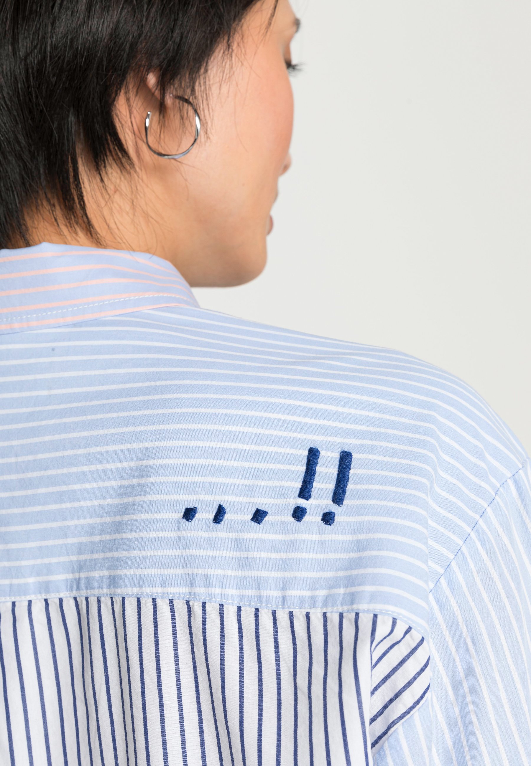 Blusa Desigual Temis Azul - Calce Regular - Compra Ahora | Dafiti Chile