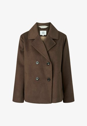 Manteau marron croisé en laine texturée, avec un col cranté, deux poches latérales et des boutons noirs.